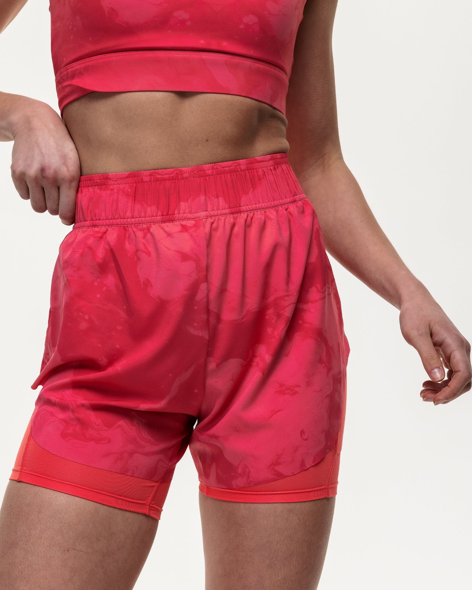 Run The Distance 2-in-1 Shorts - Coral Marble